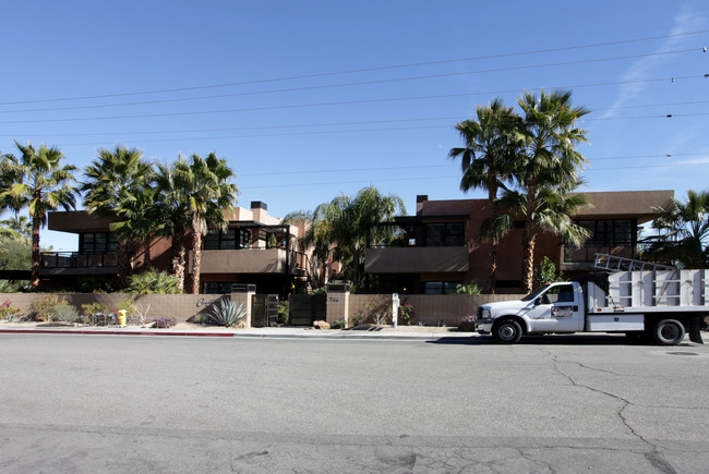 Cocotero in Palm Springs, CA - Foto de edificio - Building Photo