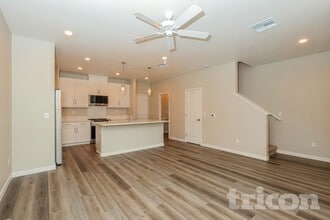 10608 Barrena Lp in Elk Grove, CA - Foto de edificio - Building Photo