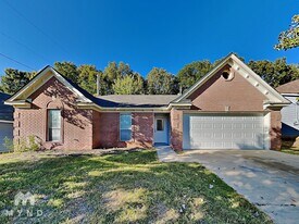 6892 Gallop Dr in Cordova, TN - Building Photo