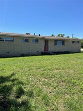 2105 W Pearl St in Granbury, TX - Building Photo - Building Photo