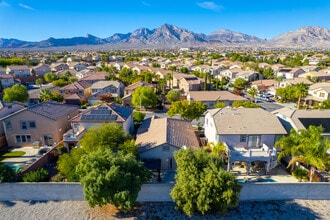 504 Lacabana Beach Drive in Las Vegas, NV - Building Photo - Building Photo