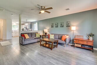 Room in House on Hungry Horse Dr in Manor, TX - Foto de edificio - Building Photo