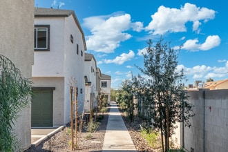 South Mountain Shadows in Phoenix, AZ - Building Photo - Building Photo