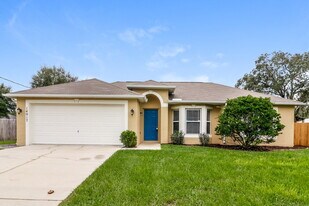 14017 Tudor St in Spring Hill, FL - Building Photo