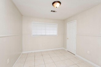 13601 Goodwood Blvd in Baton Rouge, LA - Foto de edificio - Building Photo