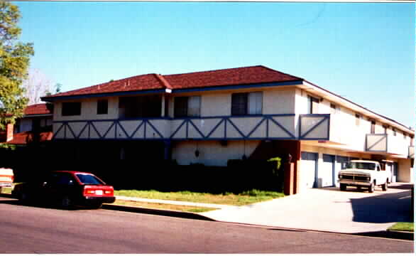 1136 N Leisure Ct in Anaheim, CA - Building Photo