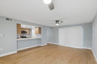 3595 41st Ln S, Unit 48B in St. Petersburg, FL - Foto de edificio - Building Photo