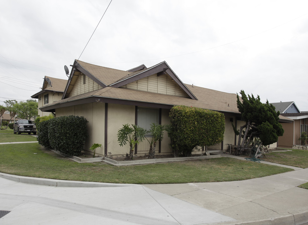 9402 Valley View St in Cypress, CA - Building Photo