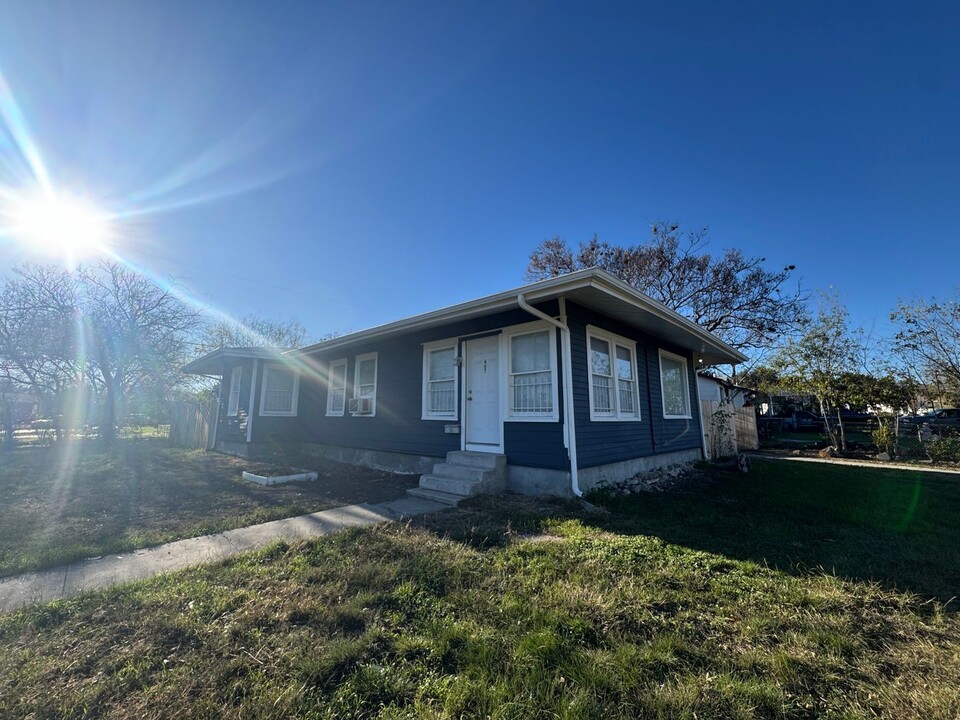 407 Westminster Ave in San Antonio, TX - Building Photo