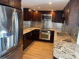 5200 N Flagler Dr in West Palm Beach, FL - Building Photo