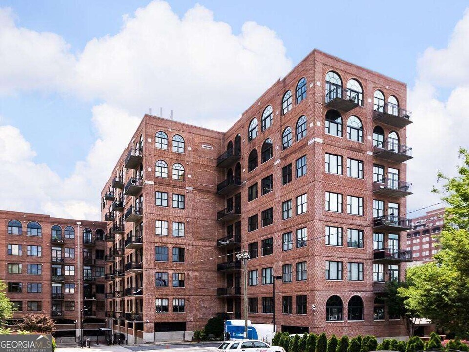 3235 Roswell Rd NE in Atlanta, GA - Building Photo