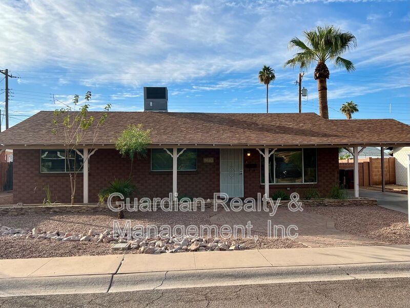 8137 E Indianola Ave in Scottsdale, AZ - Building Photo