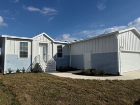 3808 Sunset Dr in Ellenton, FL - Building Photo