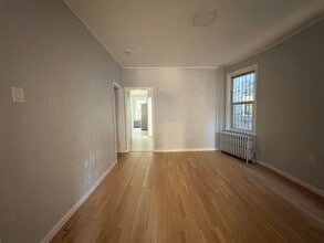 24 Wegman Pkwy in Jersey City, NJ - Foto de edificio - Building Photo