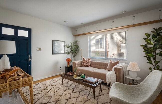 122 Thornton Pl, Unit 122.5