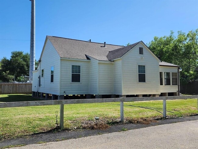 property at 400 King Edward Pl