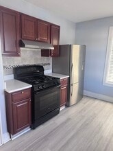 36 John St, Unit Cozy 1 bedroom apt in Carteret, NJ - Foto de edificio - Building Photo