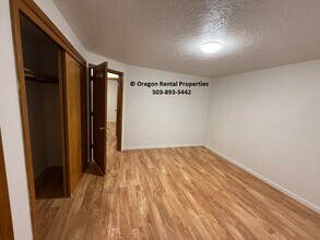 12802 SE Main St in Portland, OR - Building Photo - Building Photo