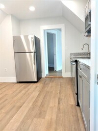 140 Sewall St, Unit 3 photo'