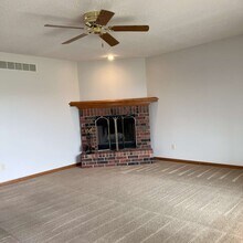 906 Foxridge Dr in Warrensburg, MO - Building Photo - Building Photo