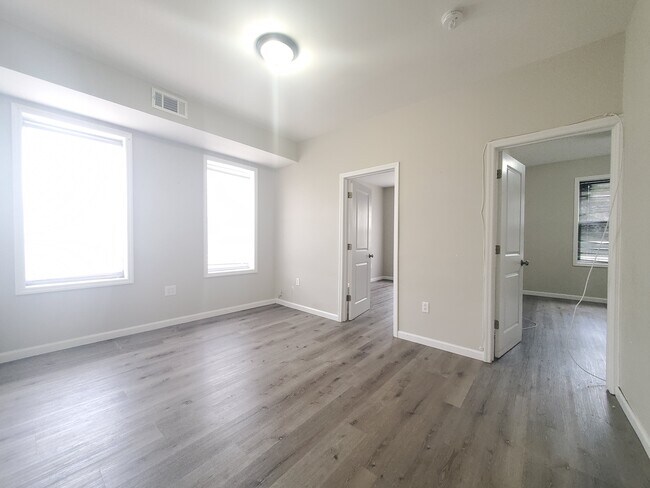 126 Wade St, Unit 5 in Jersey City, NJ - Building Photo - Building Photo