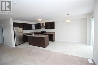 8287 Tulip Tree Dr in Niagara Falls, ON - Building Photo - Building Photo