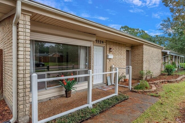 property at 1124 Helen Dr