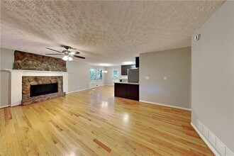 5225 Shadow Wood Dr in Canton, GA - Building Photo - Building Photo