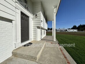 21965 NW Phillips Rd in Hillsboro, OR - Building Photo - Building Photo