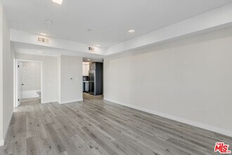 1111 N Kenmore Ave in Los Angeles, CA - Building Photo - Building Photo