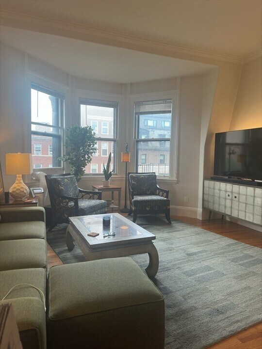 279 Beacon St in Boston, MA - Building Photo
