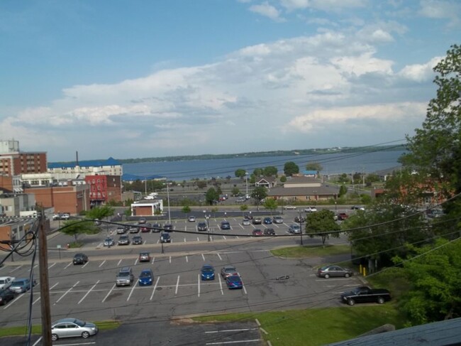 391 S Main St, Unit 2 in Geneva, NY - Building Photo - Building Photo