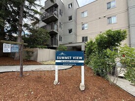 745 Summit Ave E in Seattle, WA - Building Photo