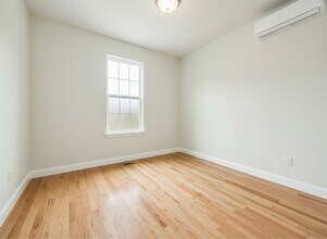 110 8th St in New Bedford, MA - Building Photo - Building Photo