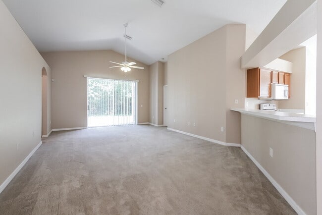 1609 Carson White Ln in Ruskin, FL - Foto de edificio - Building Photo