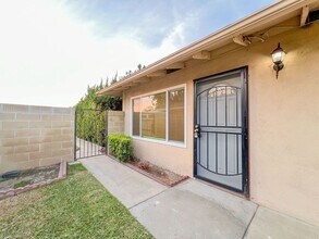 2701 N Dell St in Orange, CA - Building Photo - Building Photo