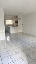 511 NW 82nd Ave in Miami, FL - Building Photo - Building Photo