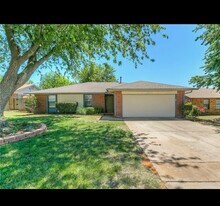 10432 Birkenhead Rd in Yukon, OK - Building Photo
