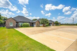 2706 James Rd in Granbury, TX - Building Photo