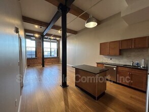 160 Fremont St in Worcester, MA - Building Photo - Building Photo