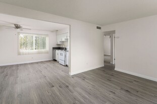 4317 Columbus St in Bakersfield, CA - Building Photo