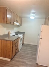 1750 Karen Ave in Las Vegas, NV - Building Photo - Building Photo