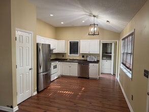1126 Welborn Rd in Wilmington, NC - Foto de edificio - Building Photo