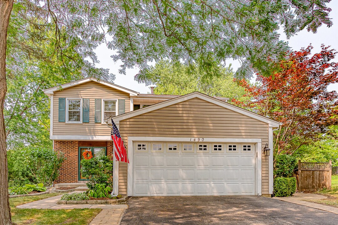 1490 Paisley Ct in Hoffman Estates, IL - Building Photo