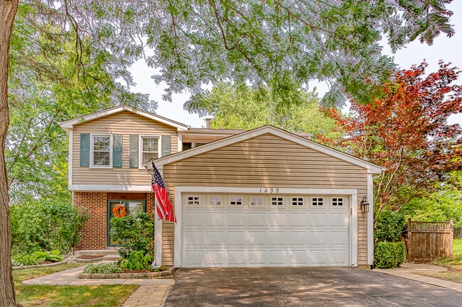 property at 1490 Paisley Ct