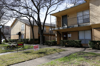 Saltillo in Dallas, TX - Foto de edificio - Building Photo