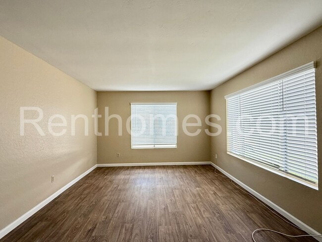 10946 Decatur Rd in San Diego, CA - Building Photo - Building Photo