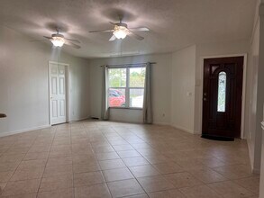 266 SW De Gouvea Terrace in Port St. Lucie, FL - Building Photo - Building Photo