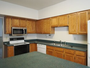 3215 Bunker Hill Dr in Colorado Springs, CO - Building Photo - Building Photo