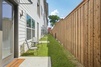 6418 Maple in Dallas, TX - Building Photo - Building Photo